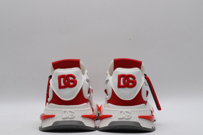 DG SNEAKERS 052504