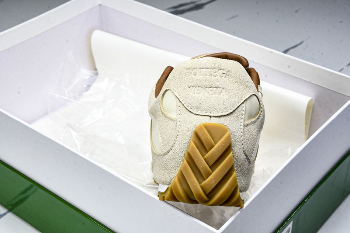 b0tt*ga Ven*ta sneaker