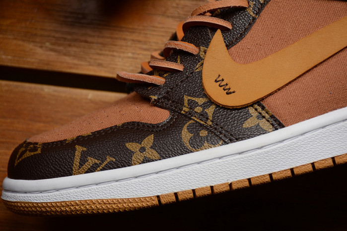 AIR JORDAN 1  AQ0818-158 (WITH CASE)